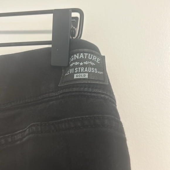 Black pull on slimming Signature by Levi. - Picture 6 of 6